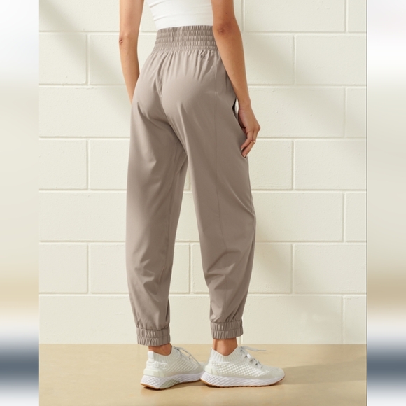 Abercrombie YPB motionTEK Joggers  High Rise In Oat. Size Small Short - Picture 4 of 16